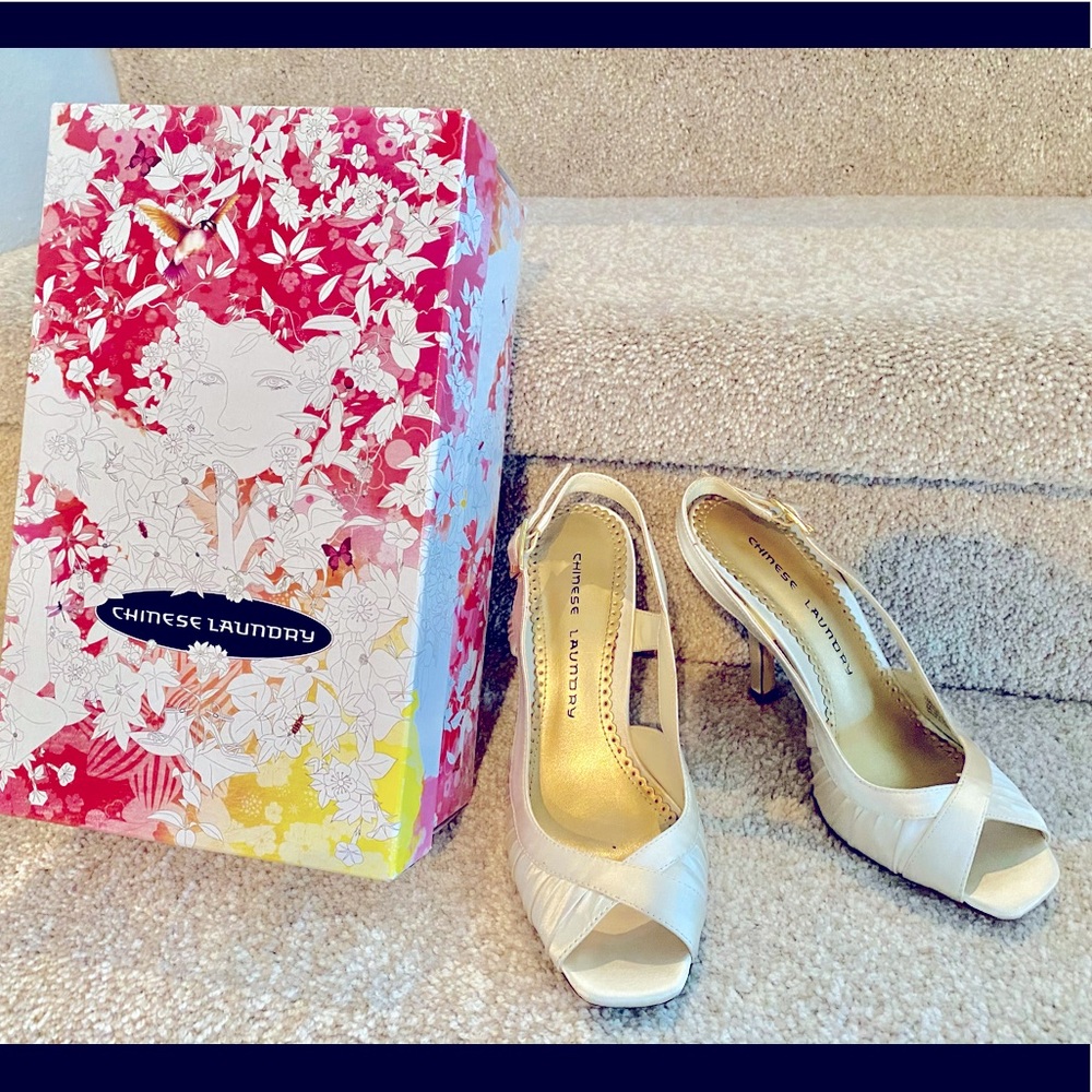 Chinese Laundry Bridal Ecru satin heels 👠